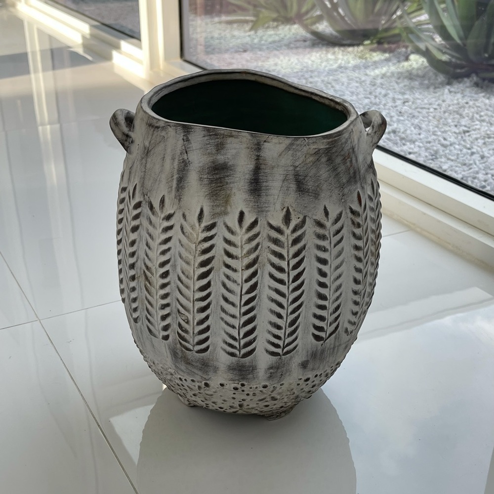 DECORATIVE GARDEN POTTERY